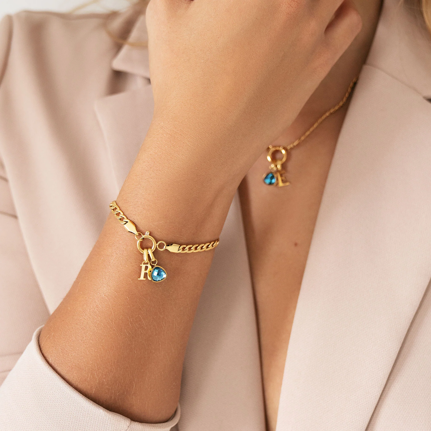 Pulsera con inicial y piedra de nacimiento