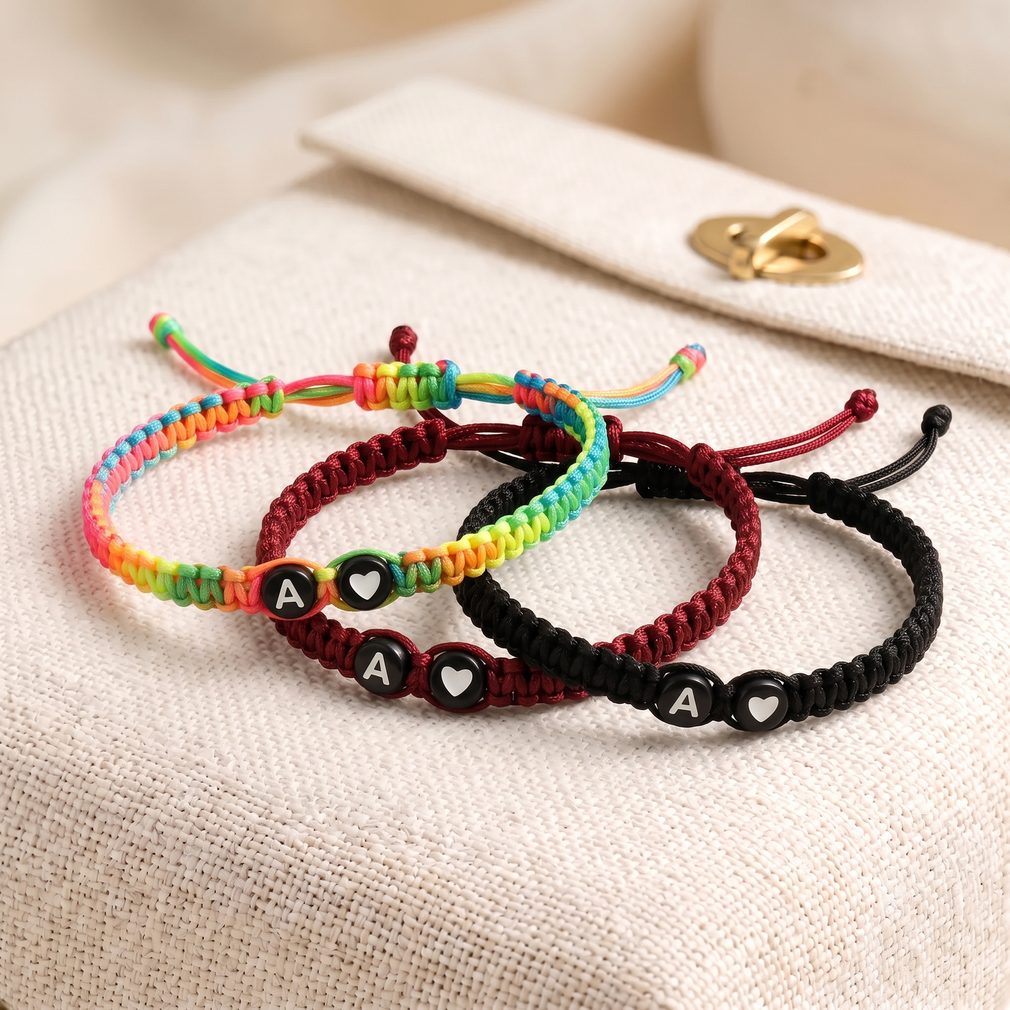 Pulsera Ajustable con Inicial y Corazón