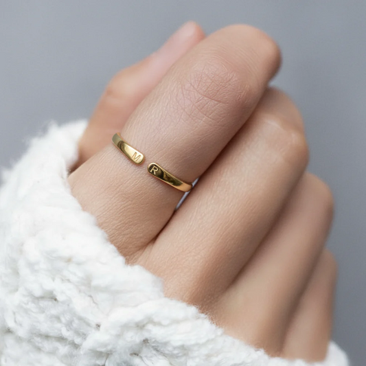 Anillo de Iniciales Ajustable Whisper