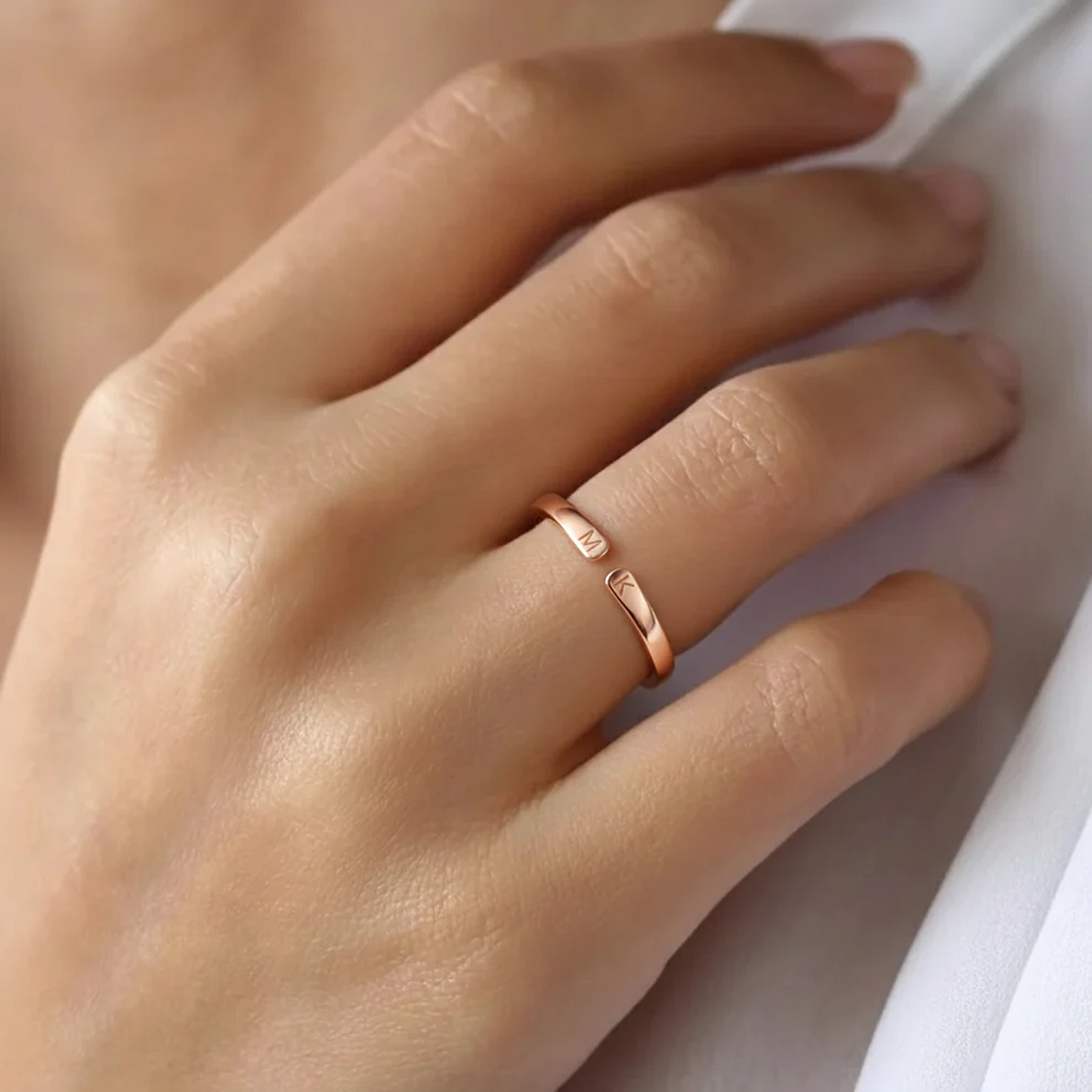 Anillo de Iniciales Ajustable Whisper