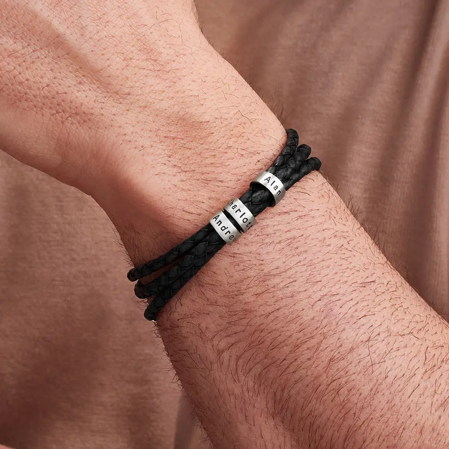 Pulsera de Cuero Trenzado con Cuentas